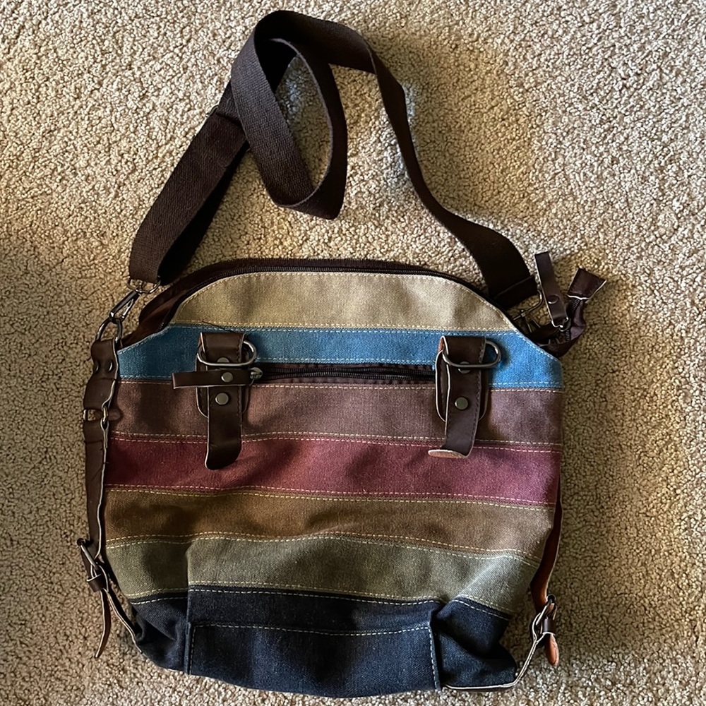Woman’s manjanghong purse/bag.